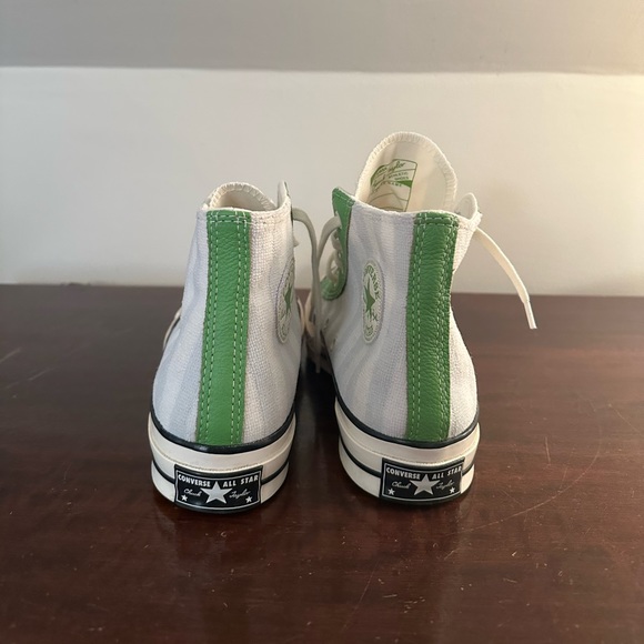 Converse size 8 Women’s NEVER WORN - Picture 4 of 5